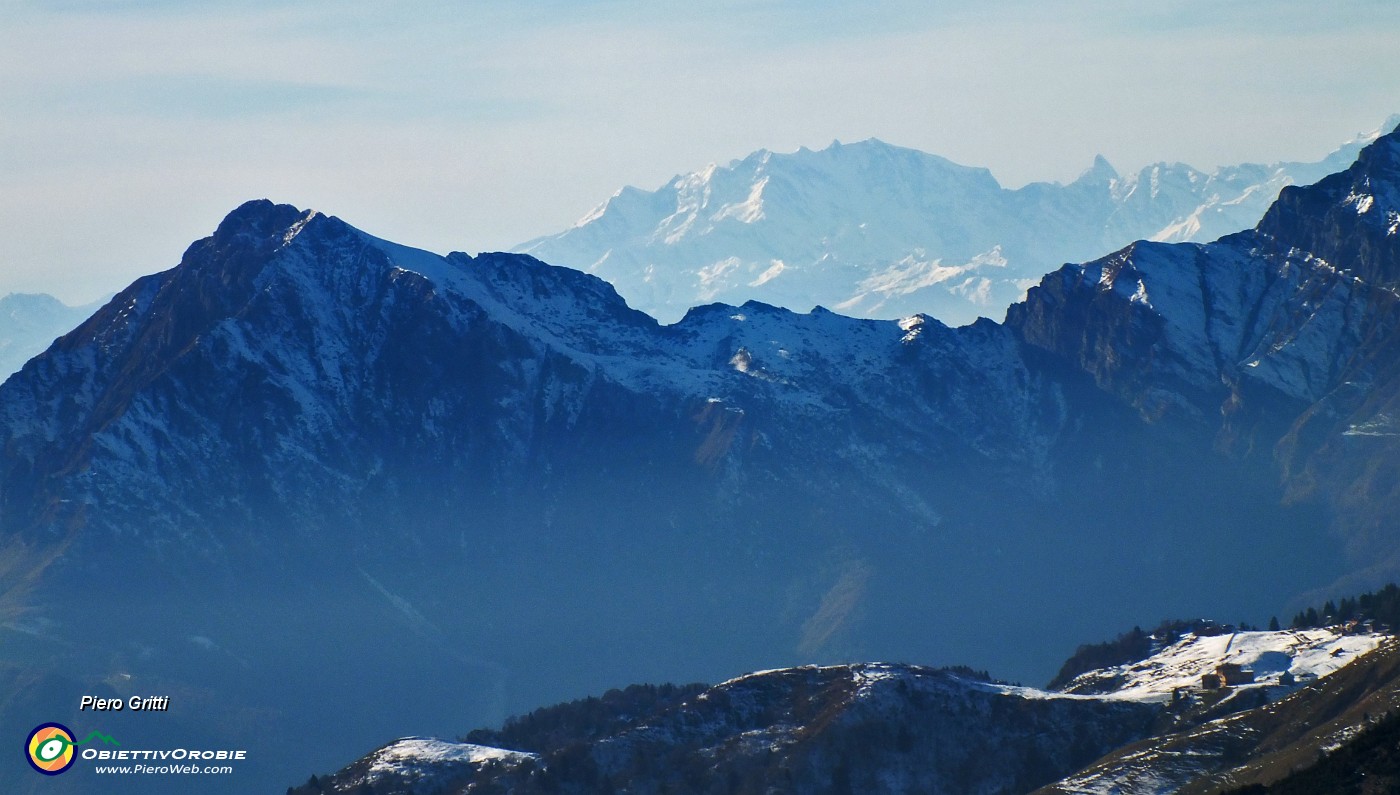 69 Zoom in Monte Rosa e Cervino con in primo piano la Grignetta.JPG